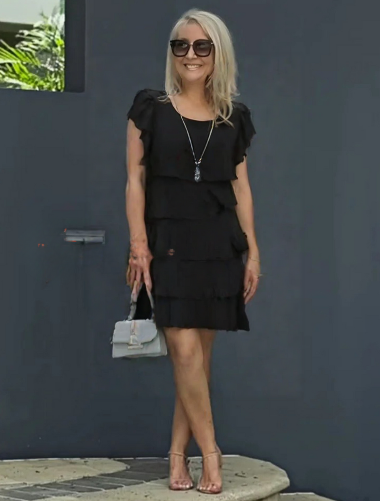 Norina | Kvinders Lagdelt Midi Kjole med Korte Ærmer - Freya Kobenhavn