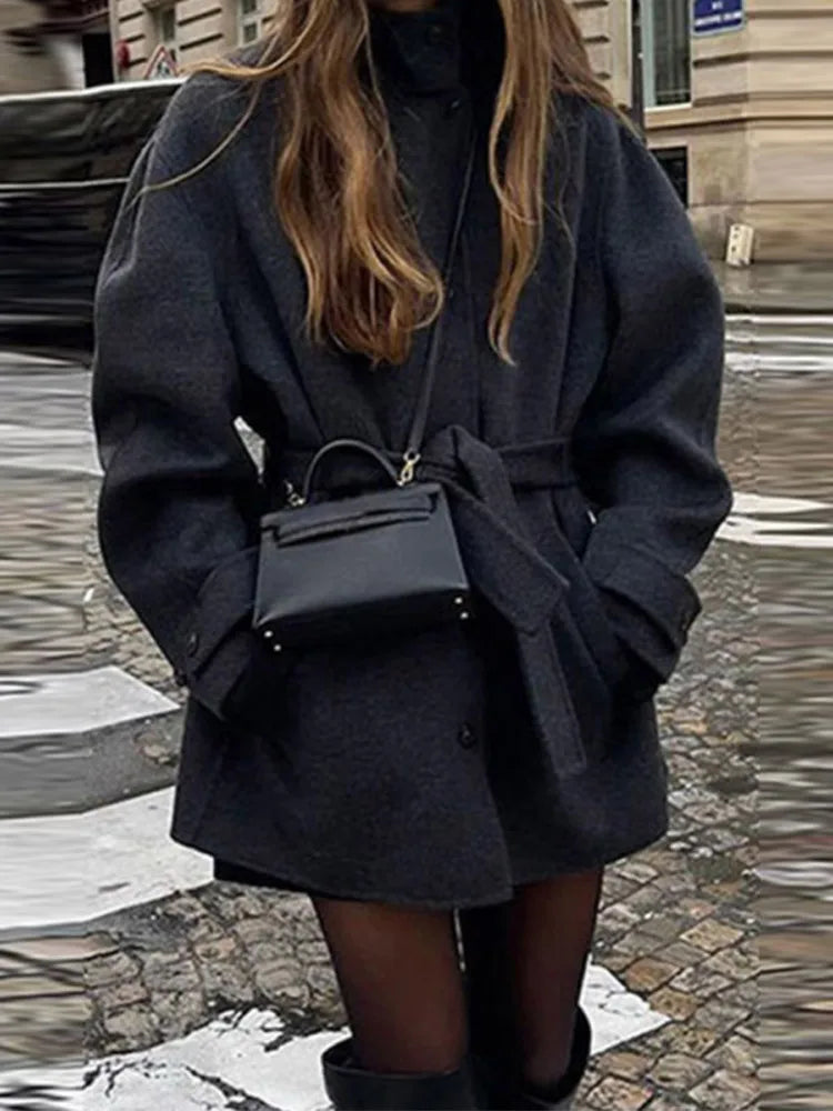 Edith | Dame Vinter Kort Frakke med Bælte og Ståkrave