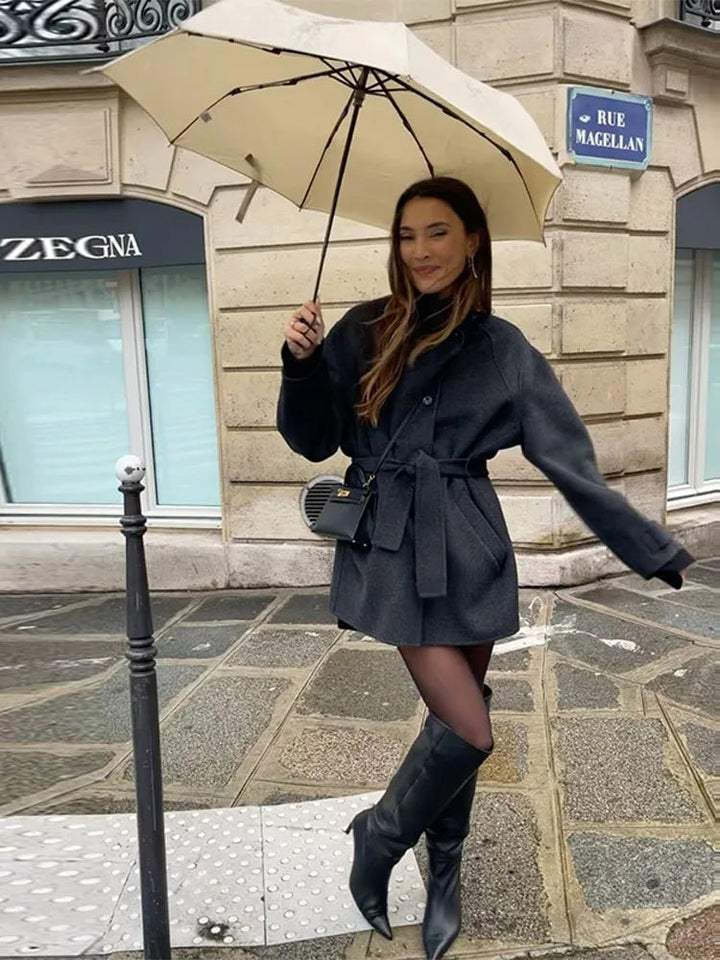 Edith | Dame Vinter Kort Frakke med Bælte og Ståkrave