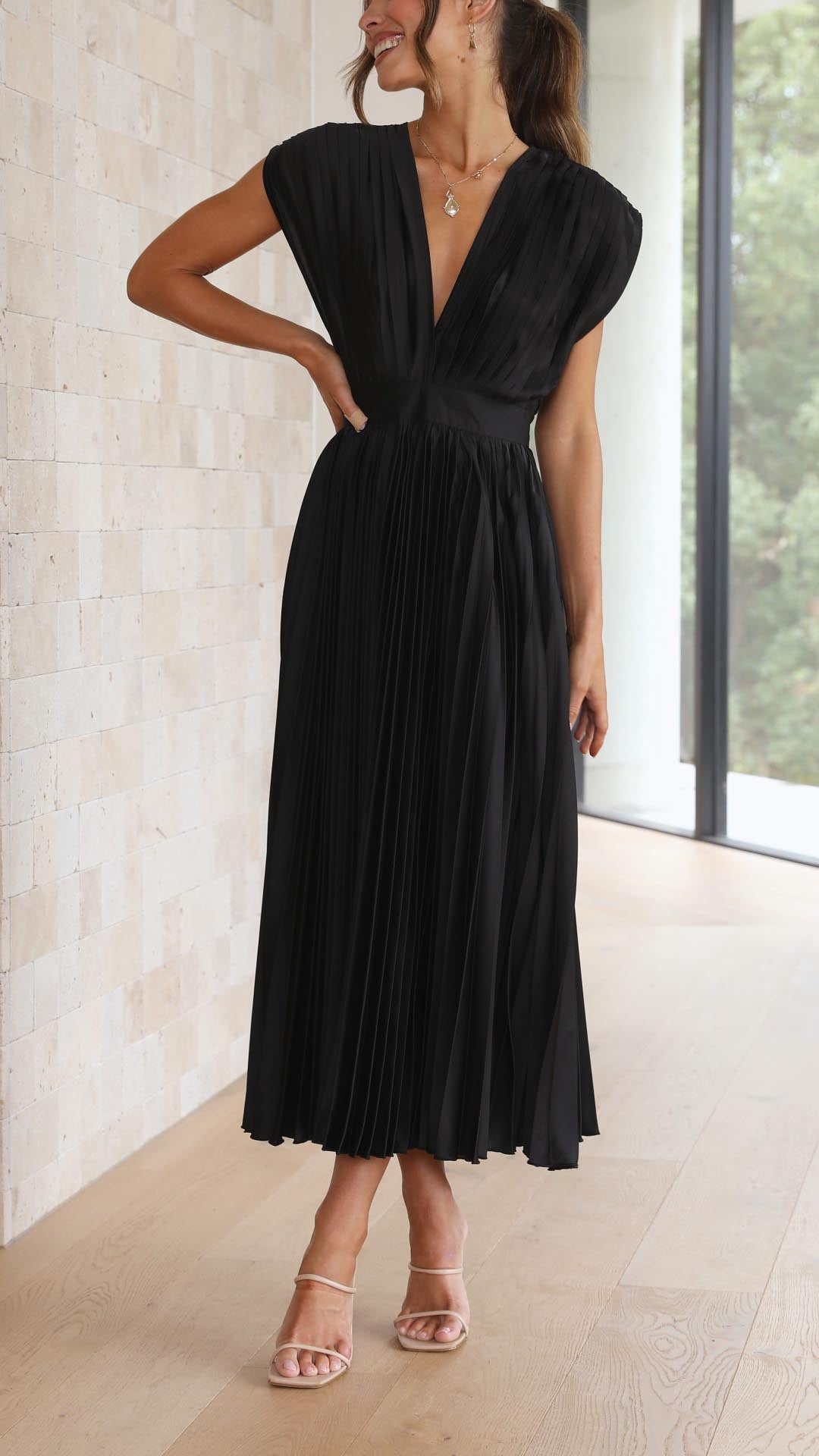 Maria™ | Elegant Pleated Maxi Dress - Freya Kobenhavn
