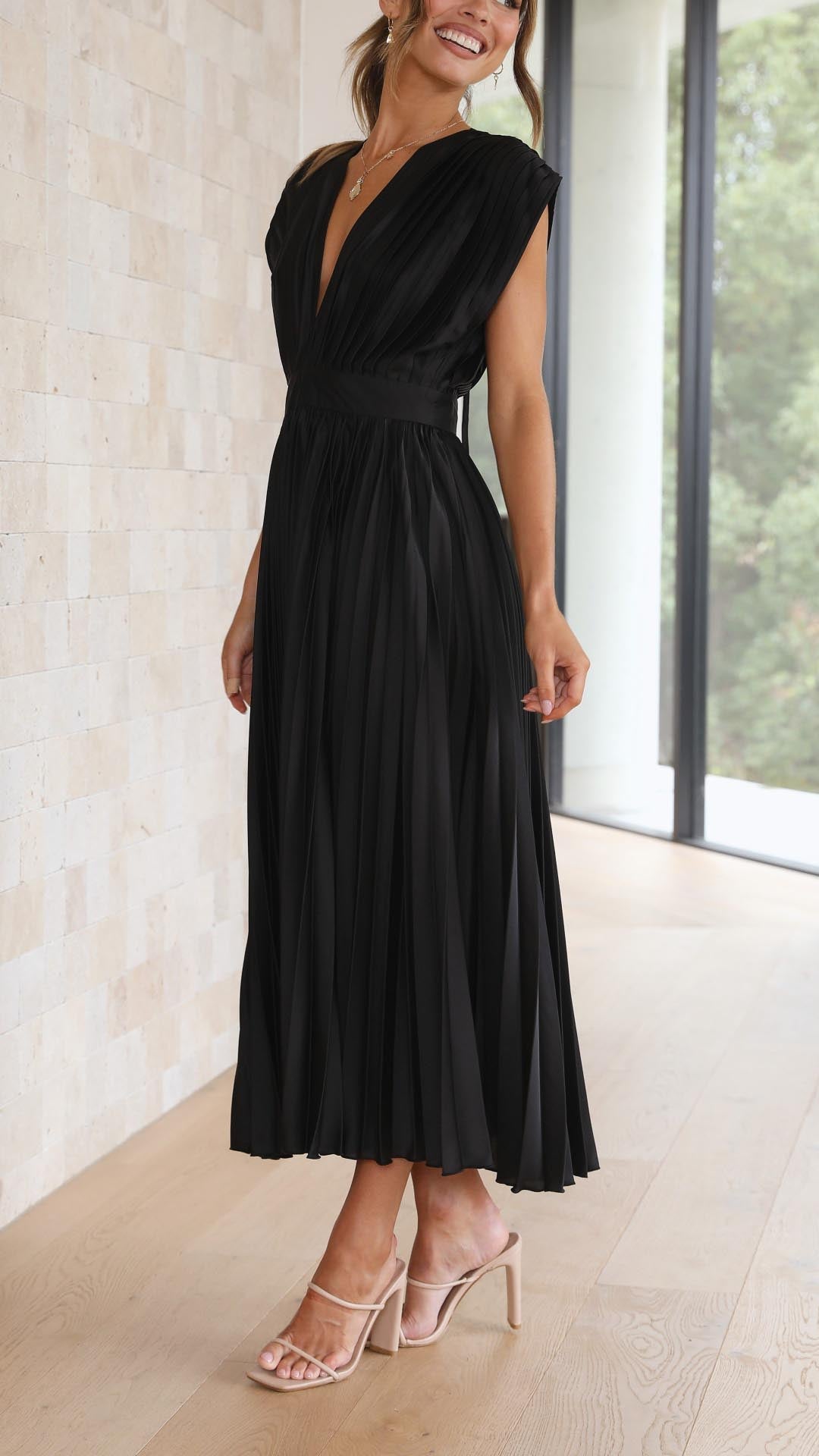 Maria™ | Elegant Pleated Maxi Dress - Freya Kobenhavn