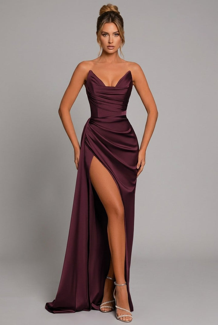 Dame Stropløs Satin Maxikjole med Ruched Detaljer - Crimson Red