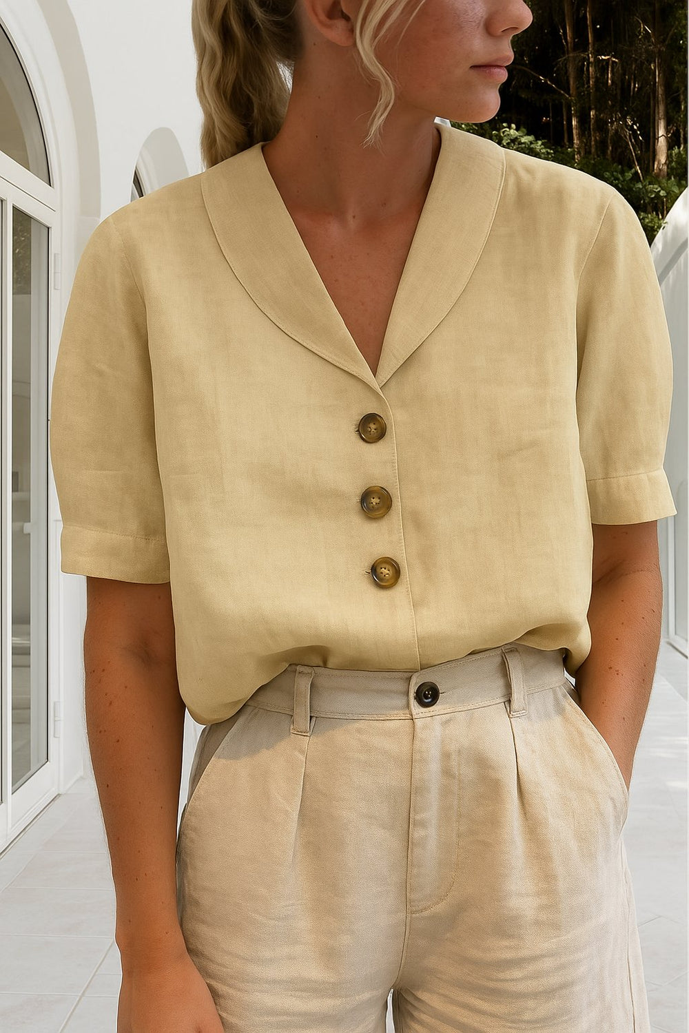 Elegant Bluse med Wrap-Hals og Korte Ærmer - Beige