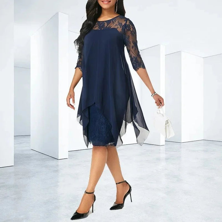 Plus size chiffon kjole med blonde og asymmetrisk hem - Navy Blue