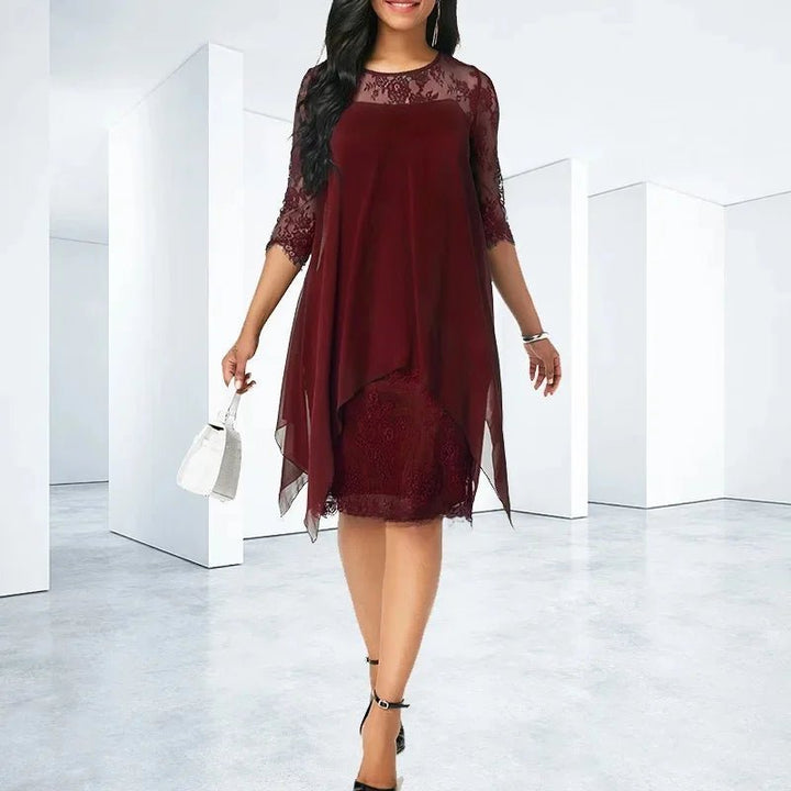 Plus size chiffon kjole med blonde og asymmetrisk hem - Burgundy