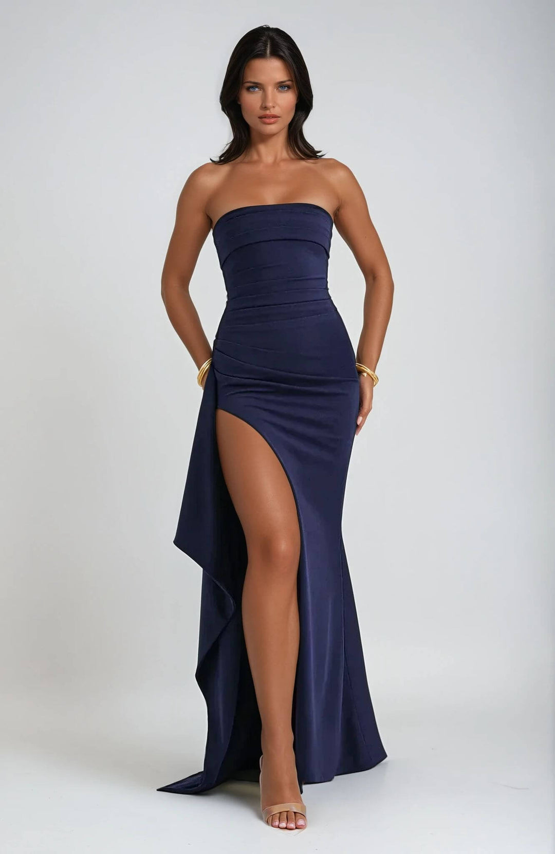 Karina | Elegant Stropløs Kjole med Høj Slids - Freya Kobenhavn